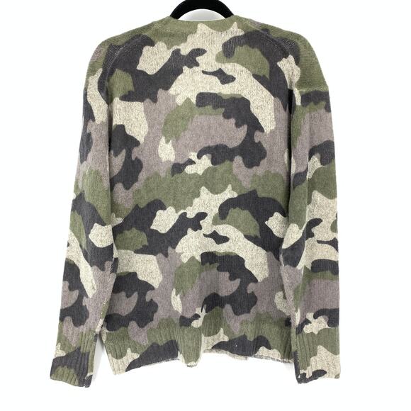 360 Cashmere Sweater Womens Size Medium Green Gray Camouflage Print V-Neck - Picture 2 of 6